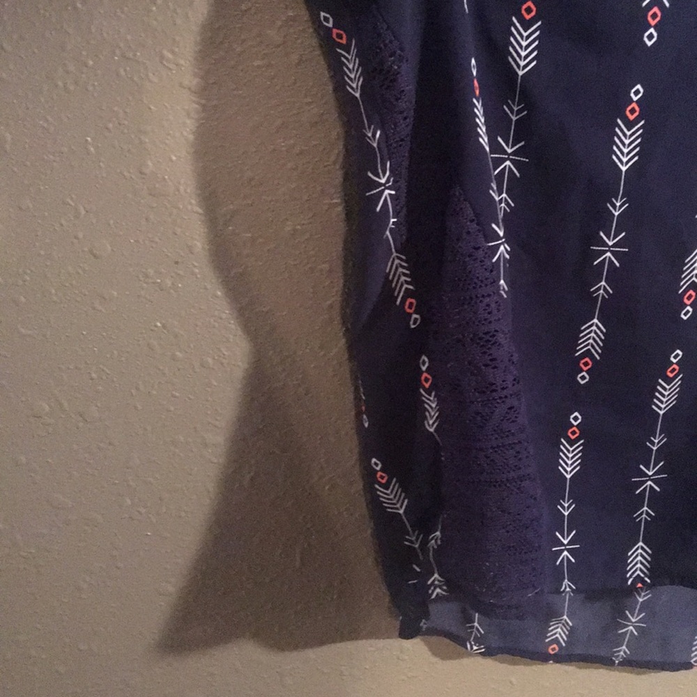 Top - Picture 2 of 5